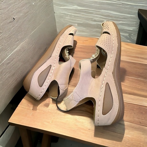 Brand new pale pink sandals EU 37 - Picture 2 of 4